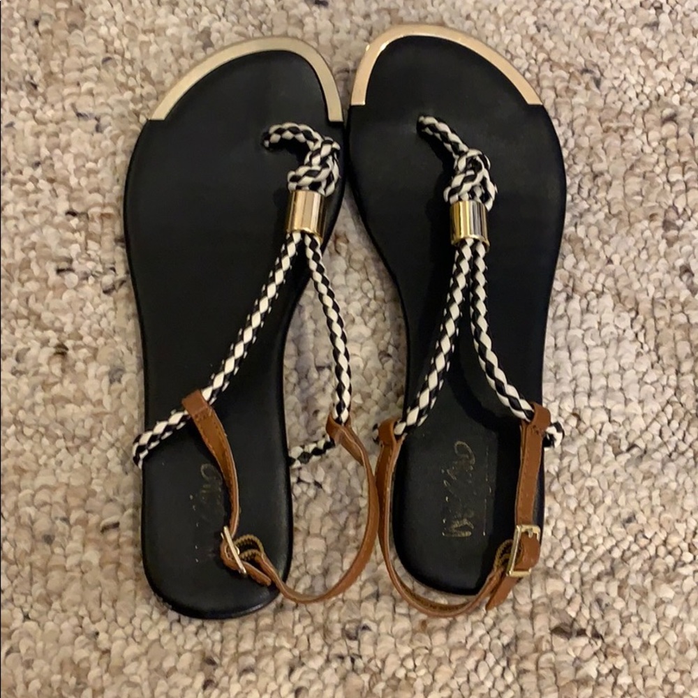 Woman’s Sandals 5 1/2